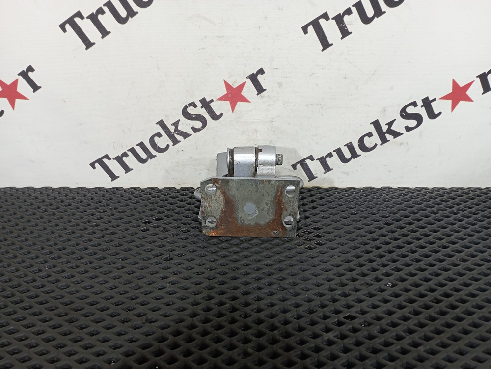 Петля двери верхняя левая 2023г.