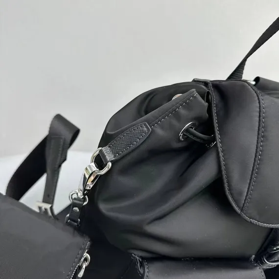 Маленький рюкзак Prada из Re-nylon