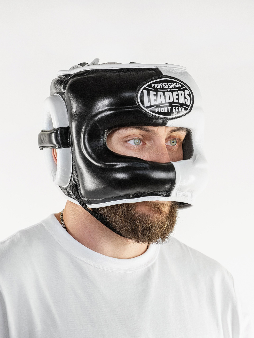 Шлем боксерский LEADERS LS с бамперной защитой BK/WH 1/2