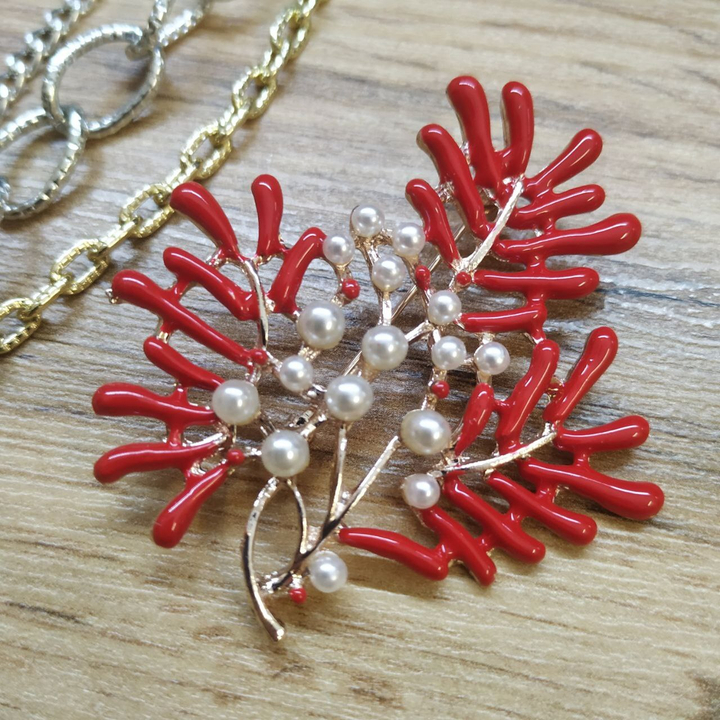 Брошь Коралловая веточка с жемчужинками эмаль цветная металл золотистый