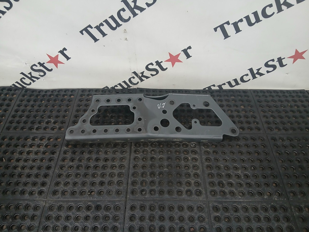 Кронштейн усилителя бампера левый