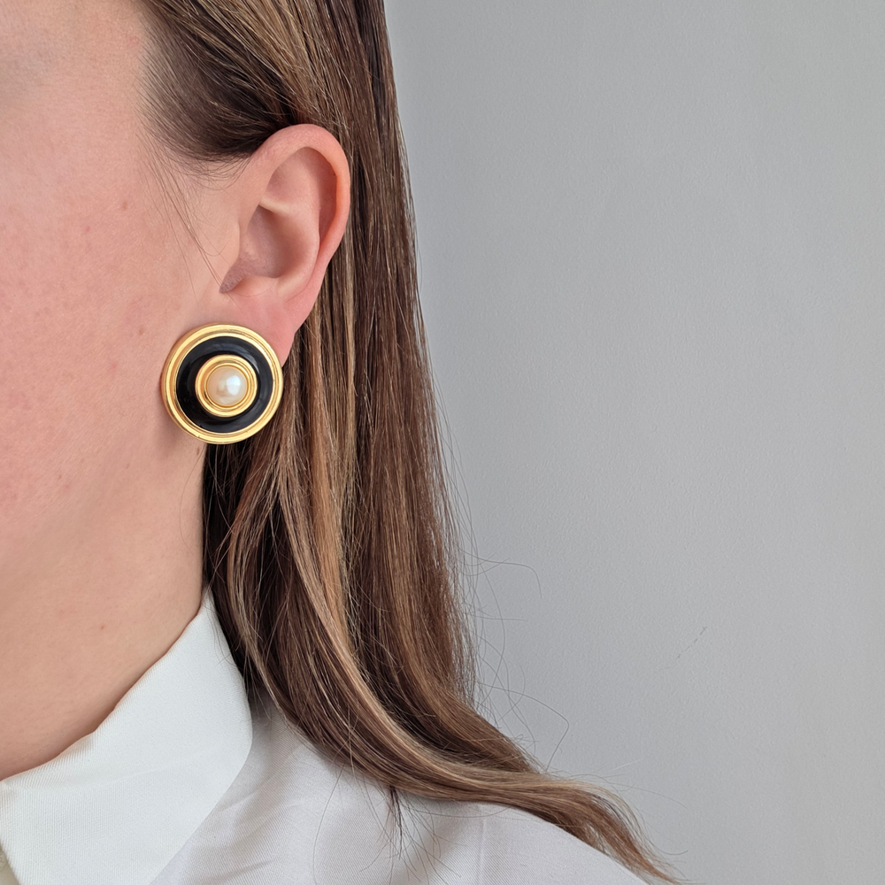 Круглые клипсы с эмалью