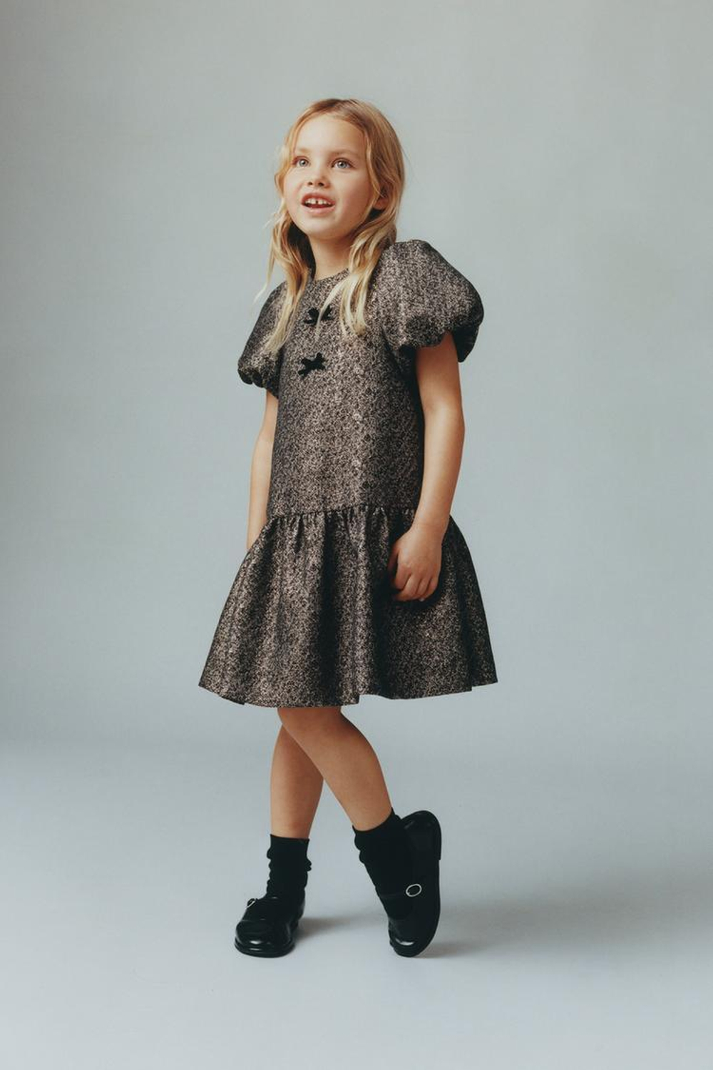 ZARA БАРХАТНОЕ ПЛАТЬЕ С БЛЕСТКАМИ И БАНТАМИ, ЗОЛОТИСТЫЙ