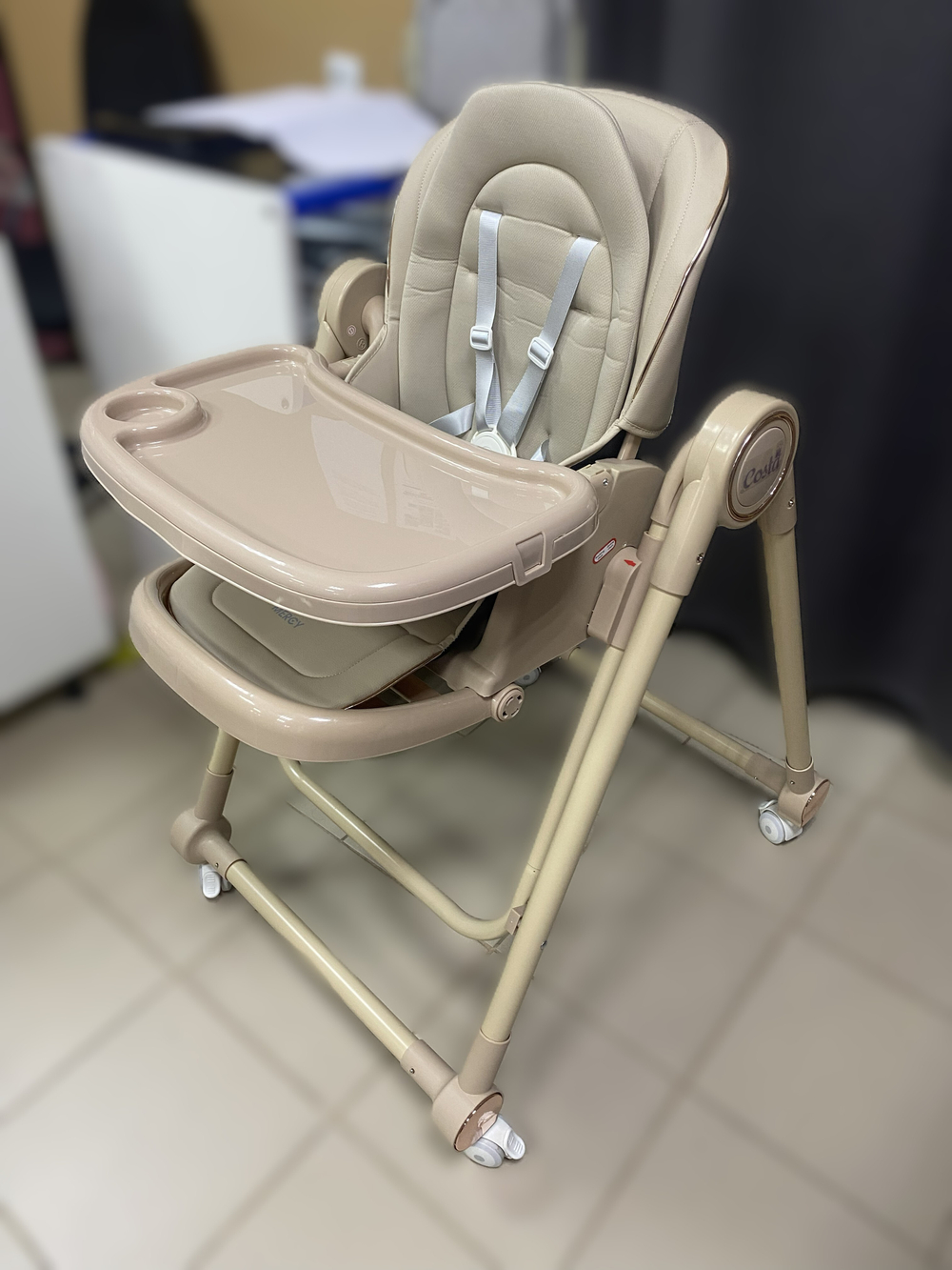 Стульчик для кормления Costa Mercy с функцией качелей ,бежевый цвет