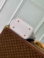 Louis Vuitton Blossom PM