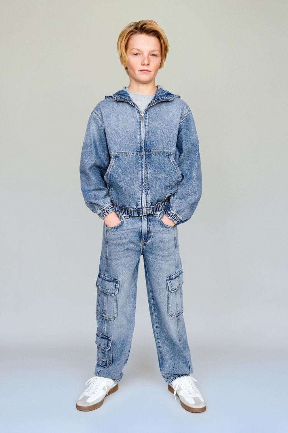 ZARA ДЖИНСОВАЯ КУРТКА С КАПЮШОНОМ, ВЫЦВЕТШИЙ СИНИЙ