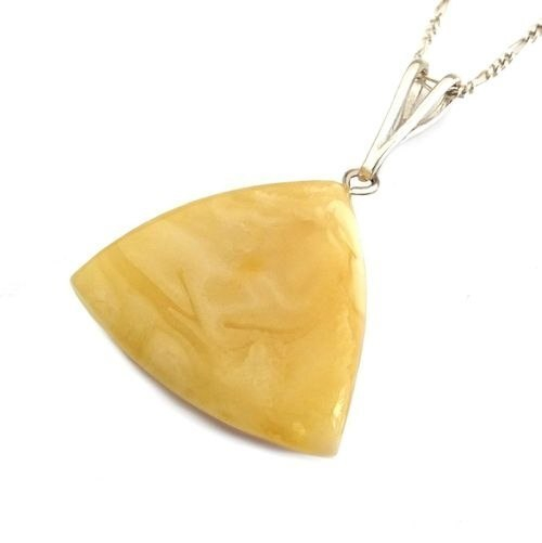 Кулон из янтаря натурального