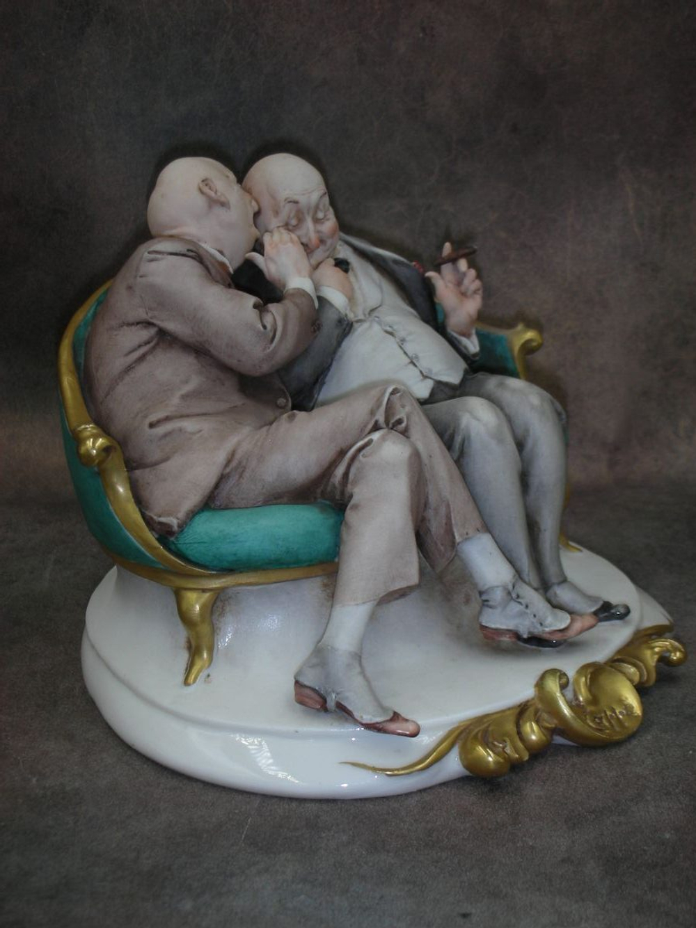 Статуэтка. Фарфор. Сплетники. Capodimonte. Италия
