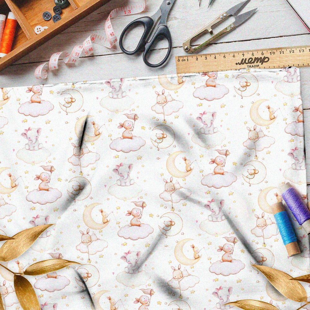 Ткань флис зайчики и слонята на месяцах и облаке