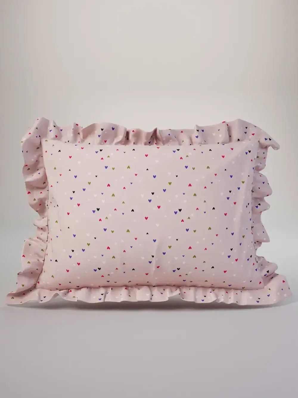 Декоративная наволочка с рюшами, оборками "Сердечки" 40х60 см, 1 шт, без молнии