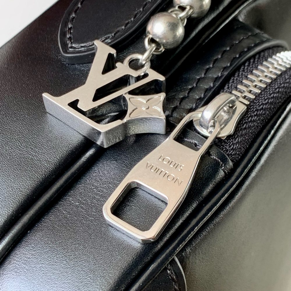 Louis Vuitton Nil Bag
