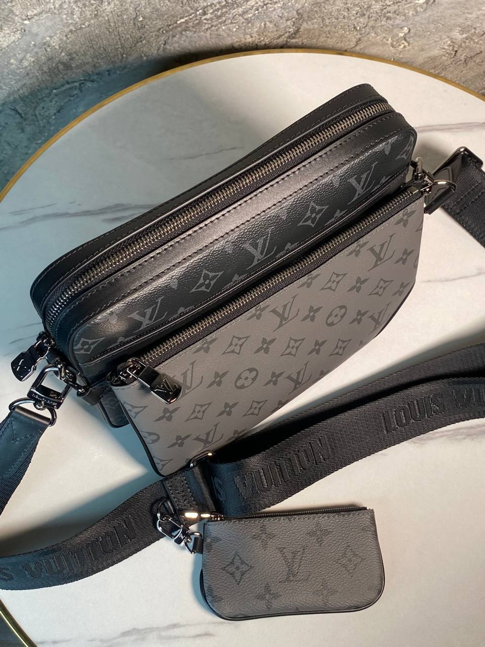 Сумка-мессенджер Louis Vuitton
