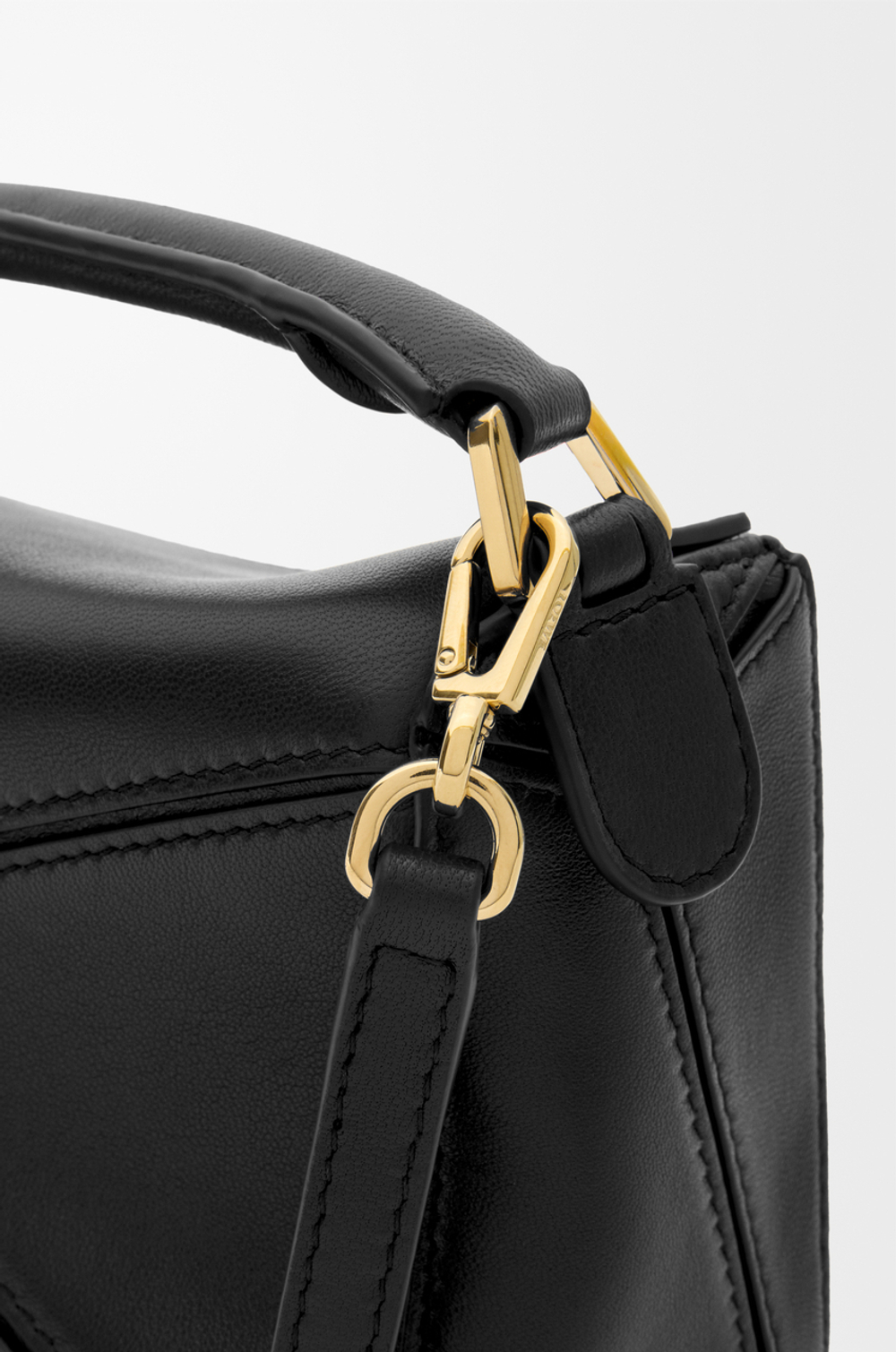 Loewe Сумка-мини Puzzle Featherlight из овечьей кожи наппа, черный