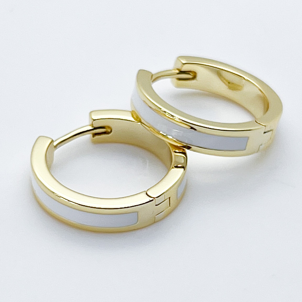 Ювелирные швензы Конго с позолотой, белая эмаль, размер 20 мм, цена за пару