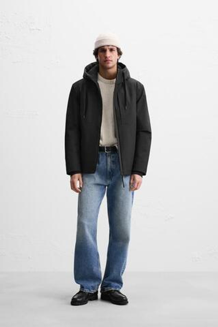 ZARA КУРТКА ИЗ ВЫСОКОТЕХНОЛОГИЧНОЙ ТКАНИ С КАПЮШОНОМ, ЧЕРНЫЙ
