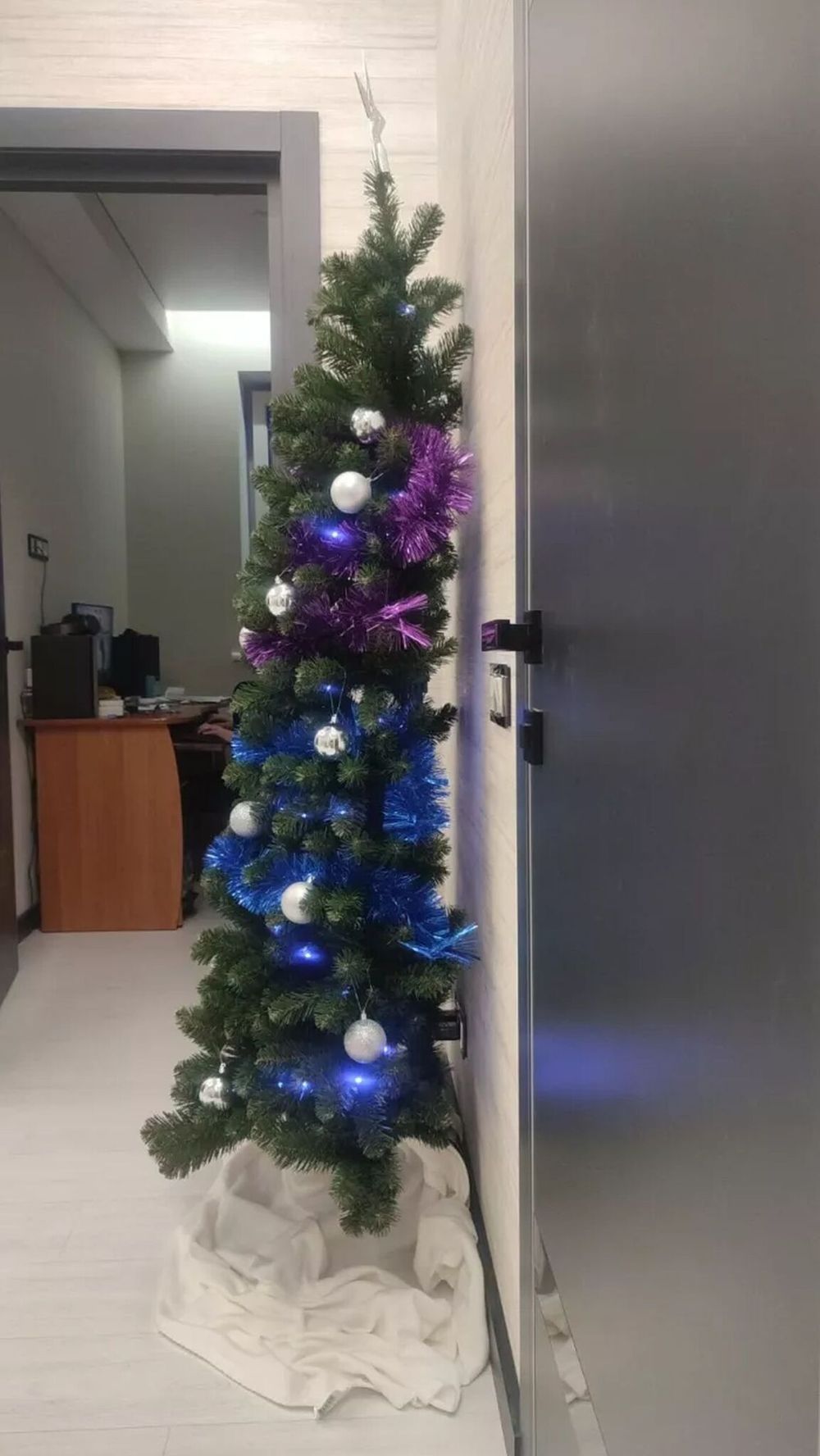 Ель половинка / угловая «Эльза» (пвх) 210 см / 2.1 м