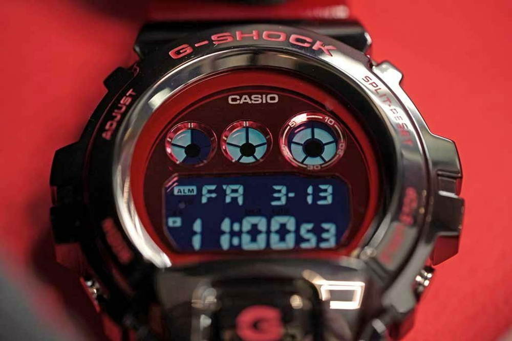 Японские наручные часы Casio G-SHOCK GM-6900B-4ER с хронографом