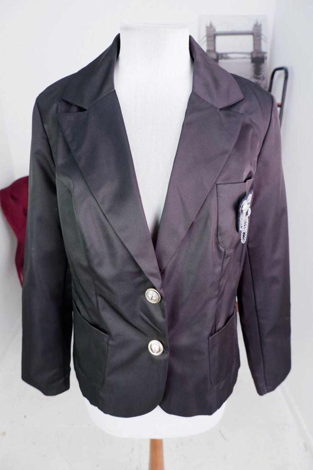 Жакет атласный, визуально на 50 размер, новый