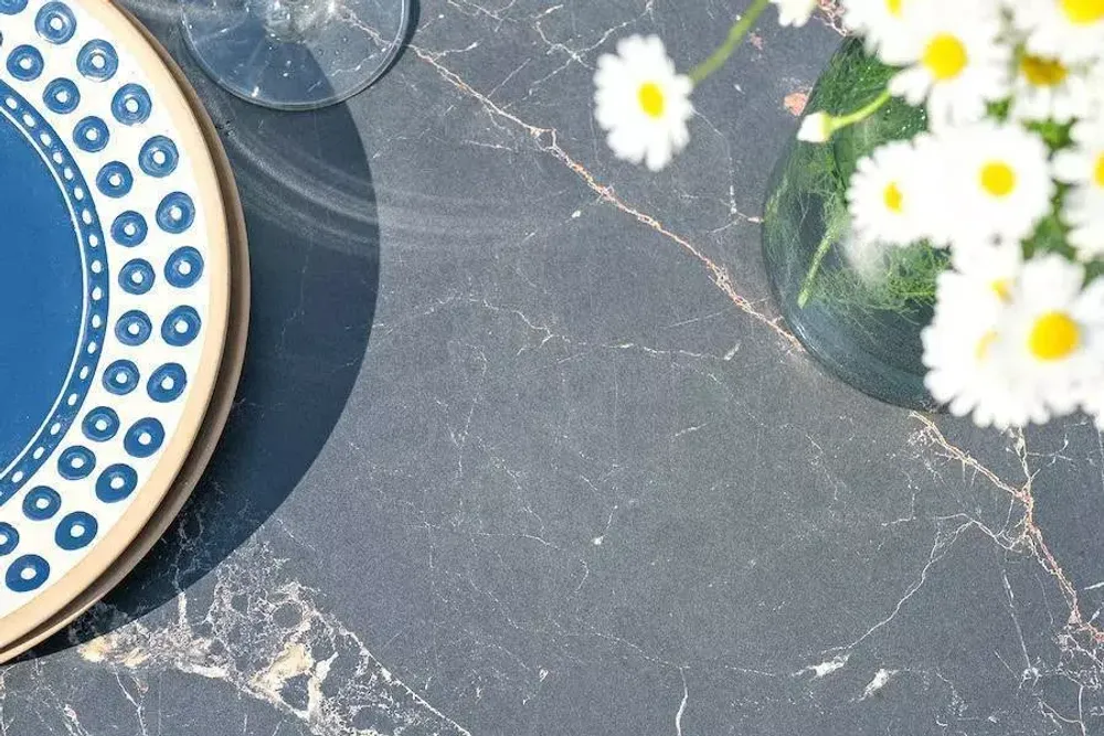 "Гранада" лаунж-зона из алюминия со столиком из HPL