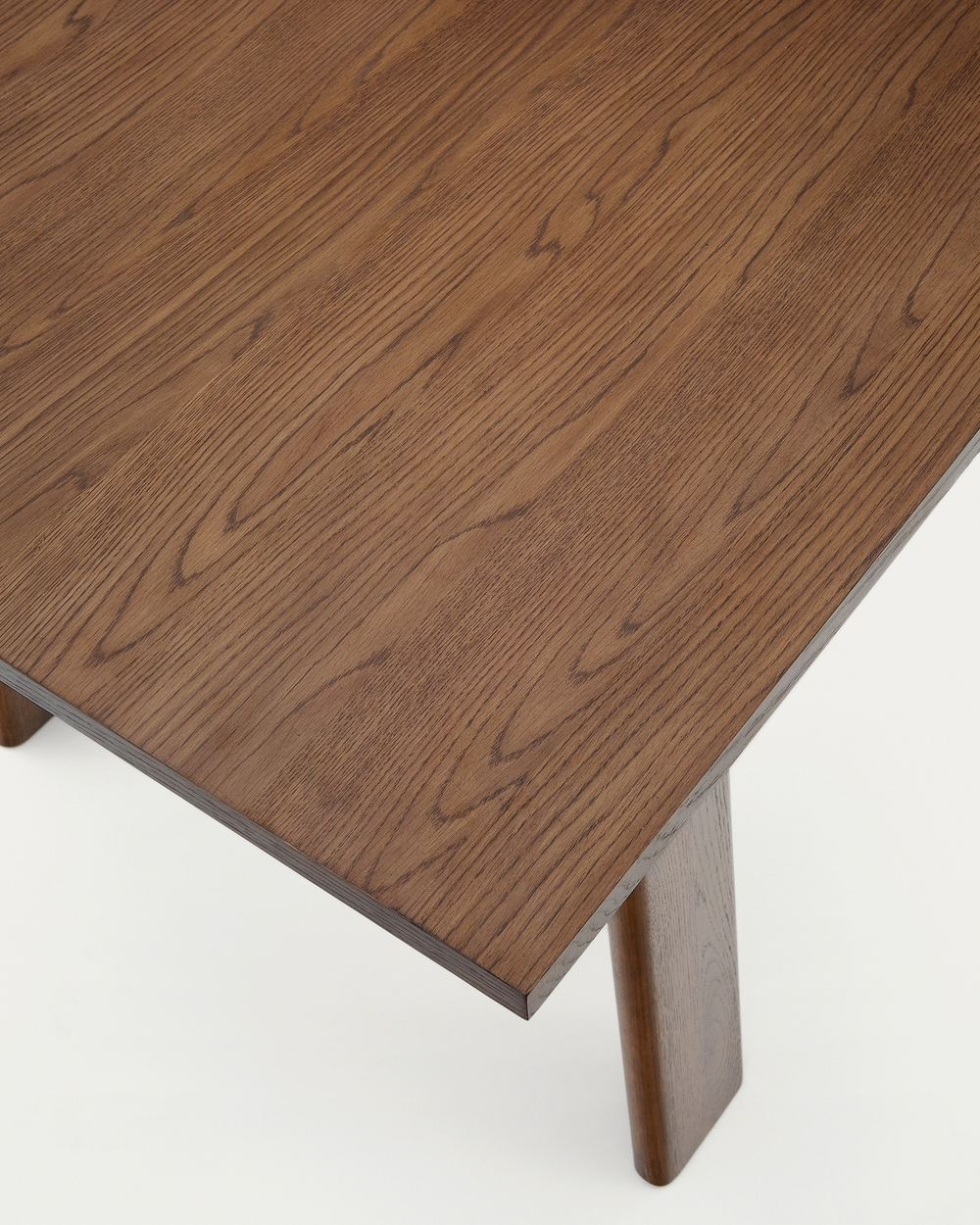 Arlen Раздвижной стол из массива дуба и шпона с отделкой ореха 200(250) 95 см