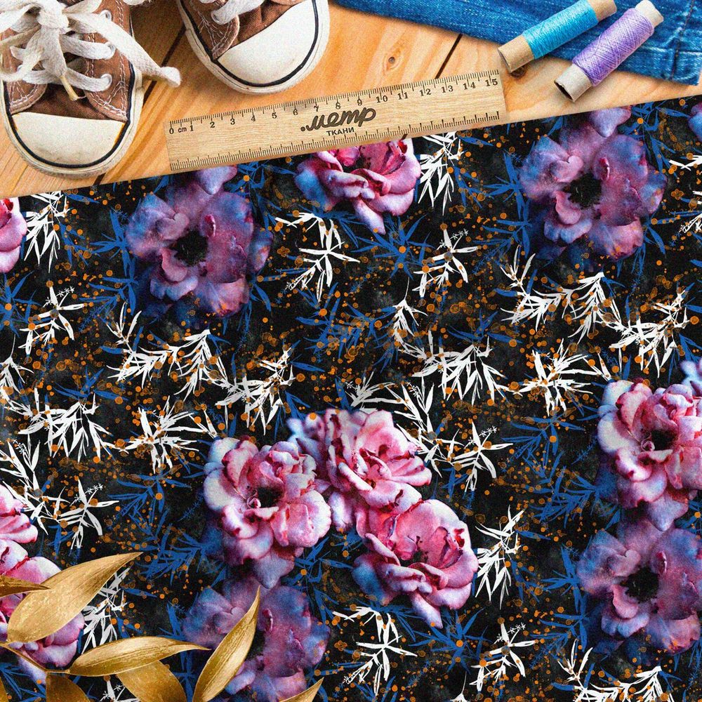 Ткань ниагара насыщенные розы на чёрном фоне с пыльцой