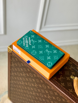 Louis Vuitton Brazza Wallet