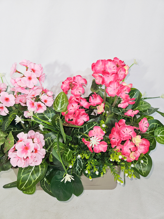 Герань искусственная с зеленью 40см в кашпо Прованс