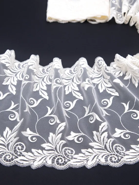 05-39 Вышивка на неэл. сетке 22 см, айвори 004