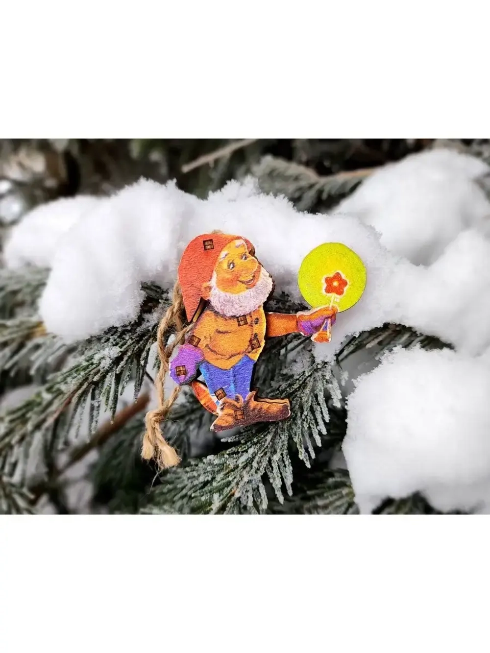 Деревянная игрушка на елку. Художник Владимир Зарубин. Гномик