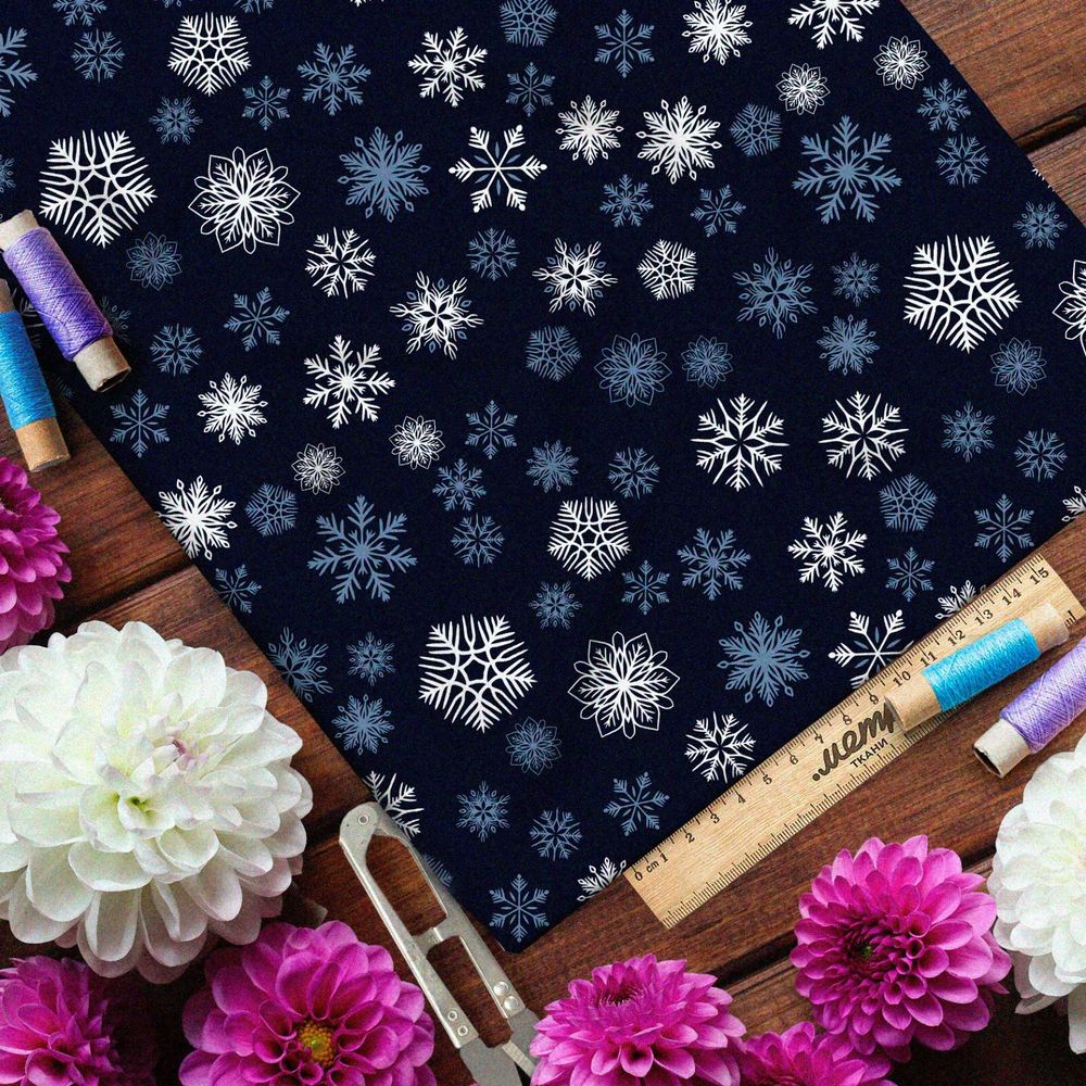Ткань шифон белые и голубые снежинки на тёмно-синем фоне