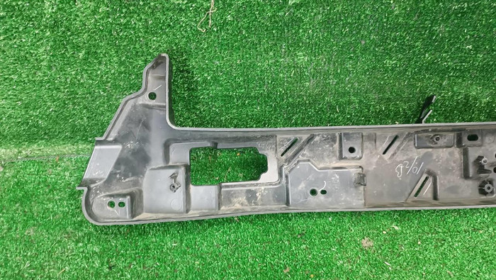 Кронштейн решетки радиатора Lexus LX 3 (2015-2023)