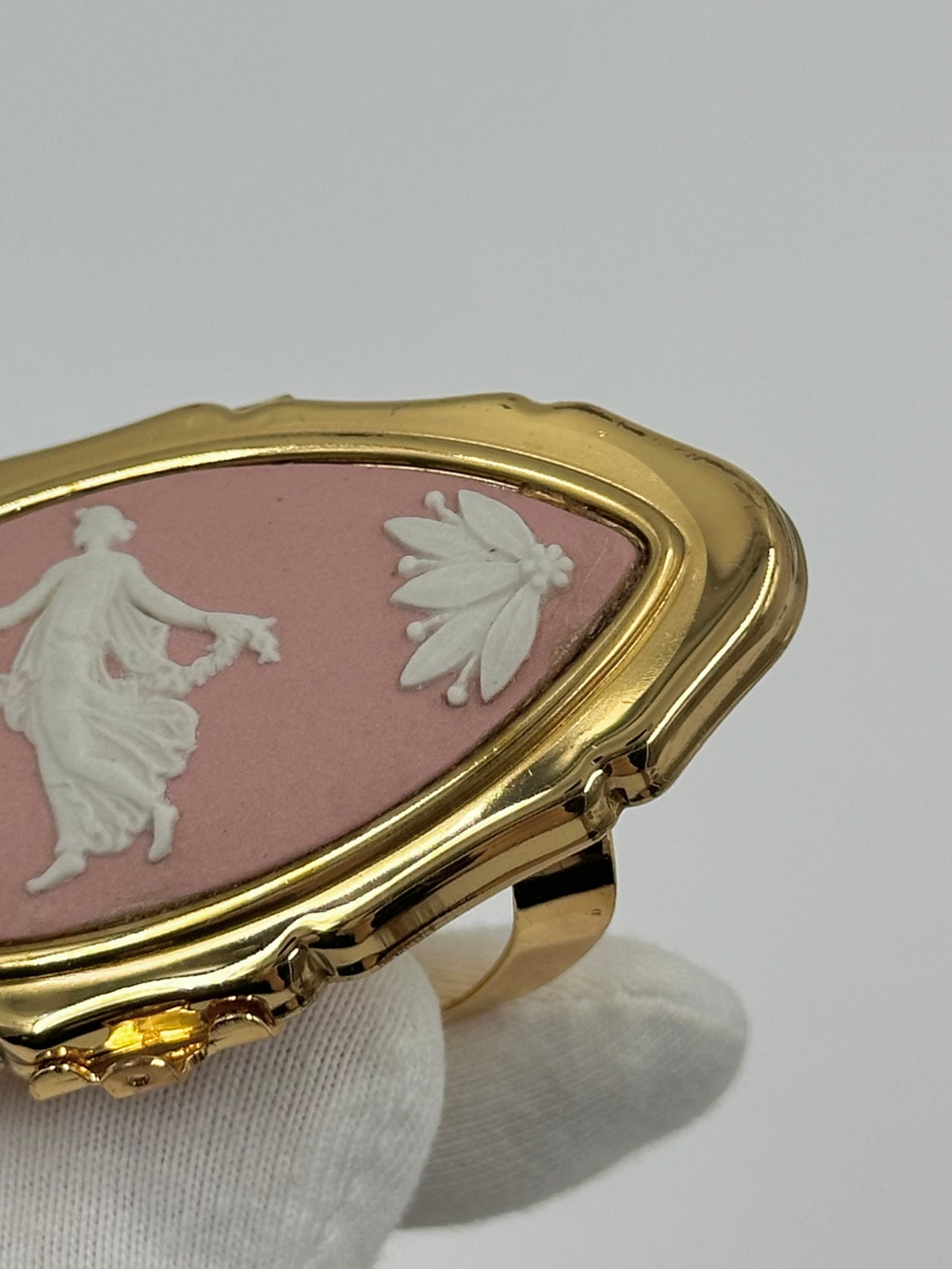 Футляр для помады розовый Wedgwood by Stratton