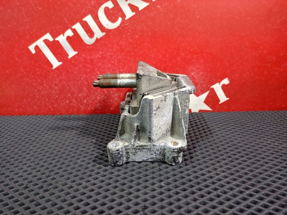 Подушка двигателя задняя