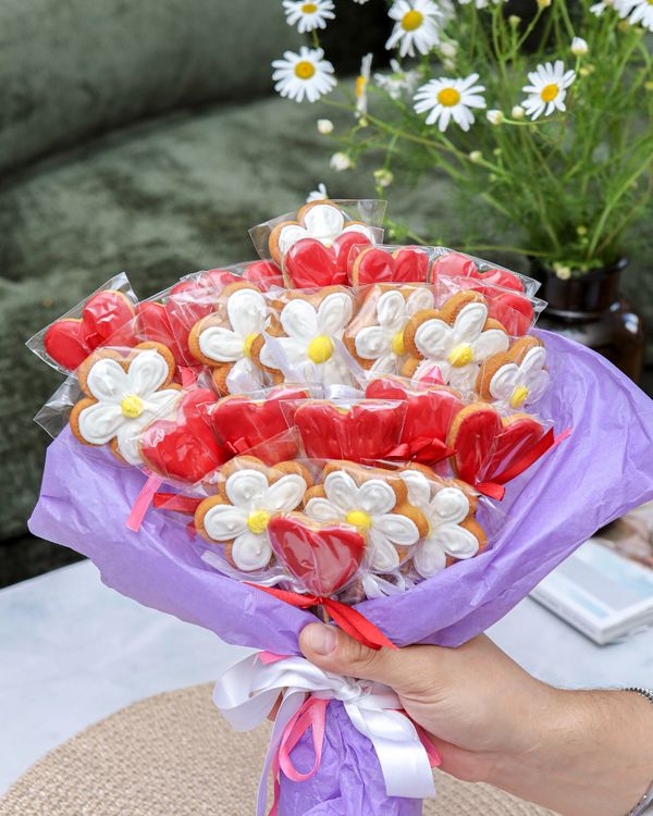 Букет из пряников сердечки и ромашки (21 пряник)