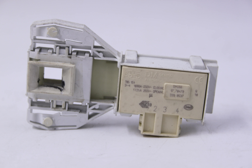 Устройство блокировки люка стиральной машины Indesit ROLD DM Series DM066