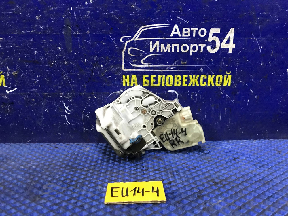 Замок двери задней правой NISSAN BLUEBIRD 1997