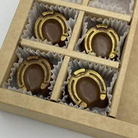 Форма пластиковая  для конфет Подковы 4 ячейки