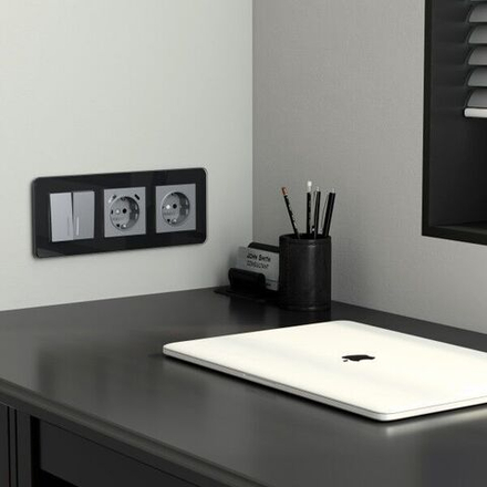 Рамка на 3 поста Elite (черный, стекло)