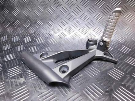 Подножка пассажирская правая Kawasaki Ninja 250R