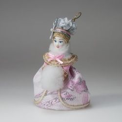 Малые куклы в светском костюме