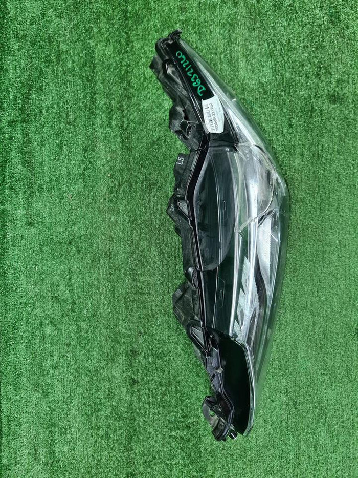 Битая Фара левая Toyota Camry xv70 (2020-н.в.) LED