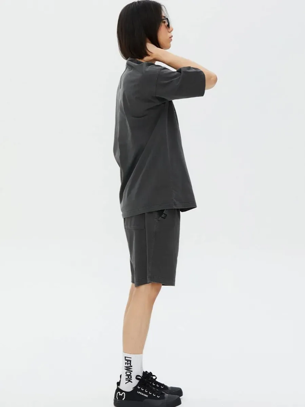 Базовые пигментные шорты с принтом логотипа