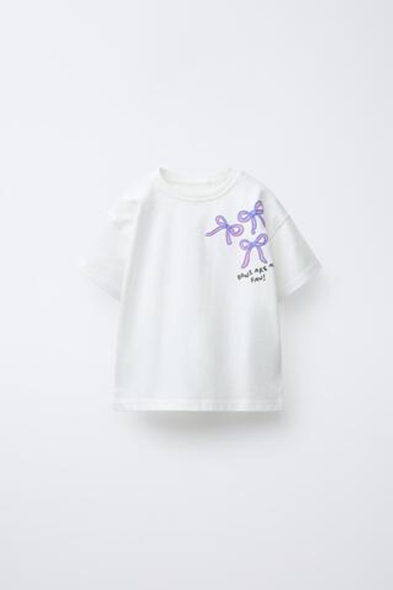 ZARA ФУТБОЛКА С РЕЛЬЕФНЫМ ПРИНТОМ, ЖЕЛТОВАТО-БЕЛЫЙ