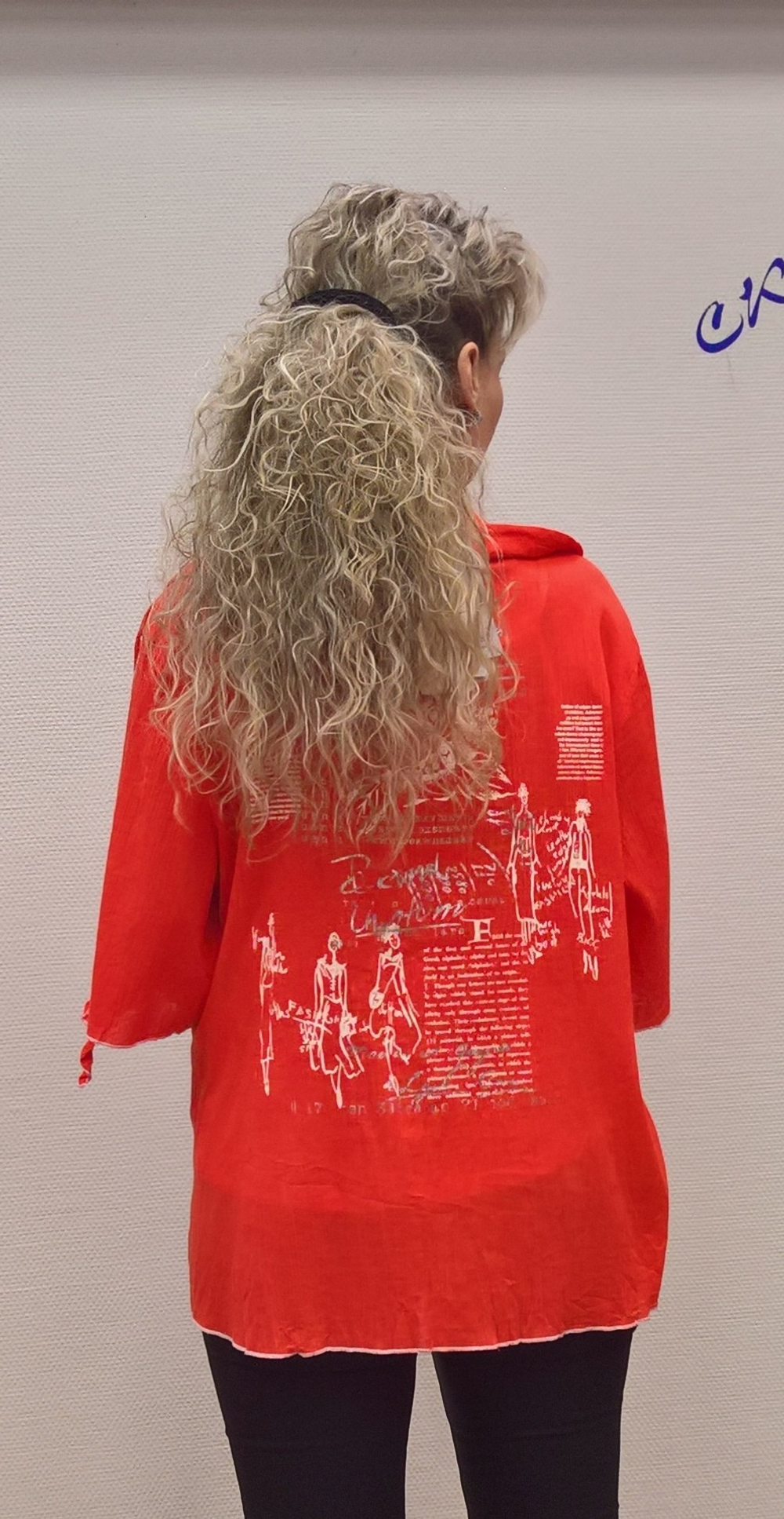 Итальянский оригинальный блузон с белыми рисунками