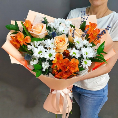 Авторский букет в персиковой гамме
