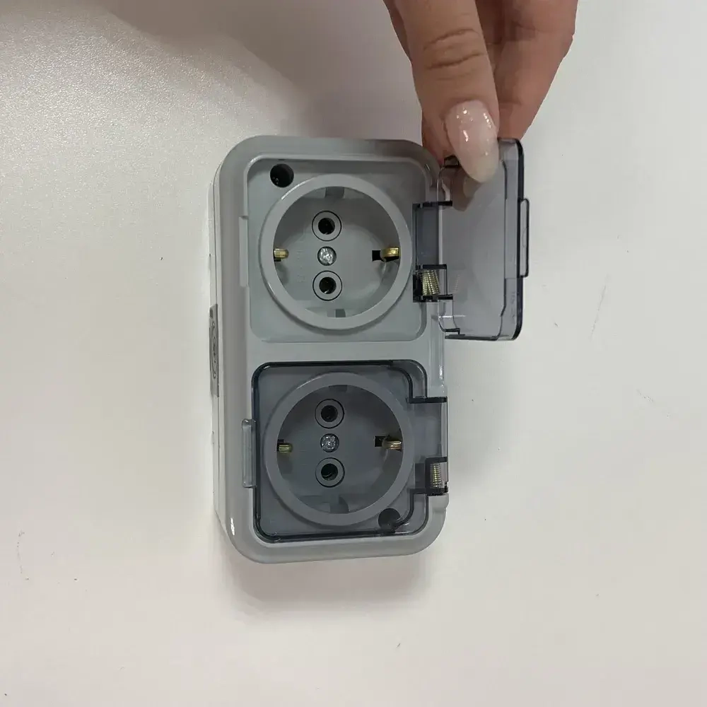 Розетка двухместная, уличная, влагозащищенная, открытой установки 16А, IP54 с заземлением, серия ПР, с прозрачной крышкой