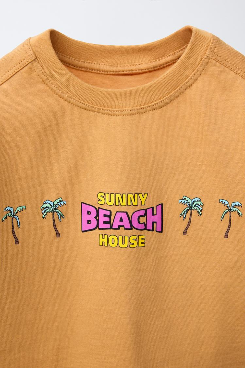 ZARA ФУТБОЛКА С ПРИНТОМ «ПАЛЬМЫ», СВЕТЛО-КОРИЧНЕВЫЙ