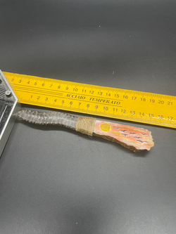 Обсидиановый нож зигзаг с рукояткой из рога оленя с рисунком "Закат и птицы" 15 см