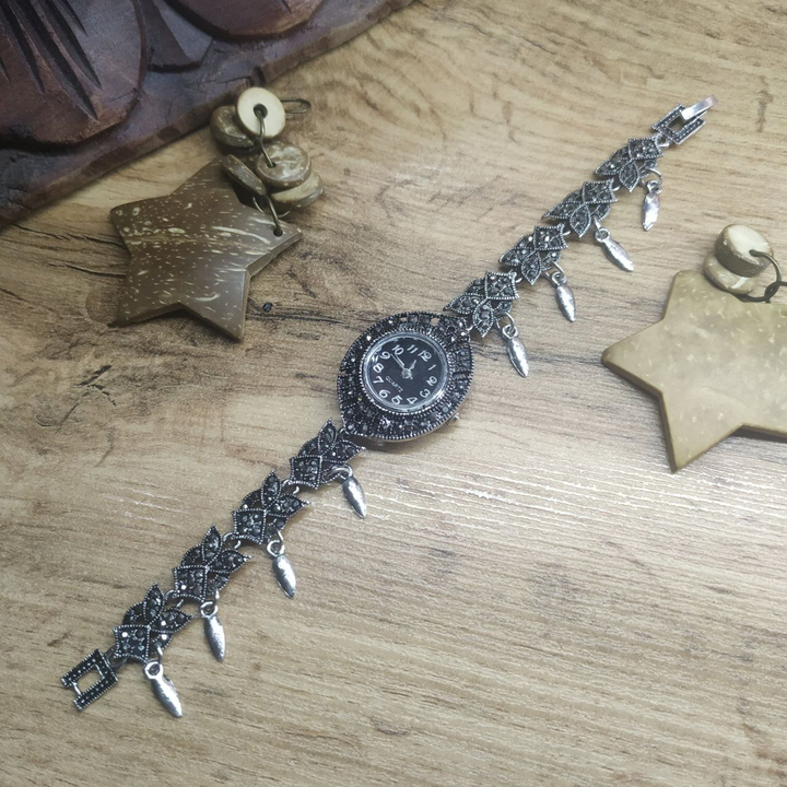 Часы Vogue Треугольник с листочками циферблат черный овал заостренный стразы графитовые металл серебристый