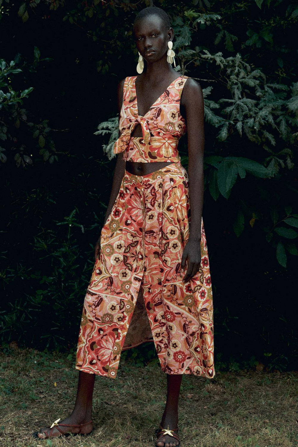 ZARA УКОРОЧЕННЫЙ ТОП В СТИЛЕ РУСТИК С ПРИНТОМ И УЗЛОМ, РАЗНОЦВЕТНЫЙ